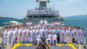 Picture of crew of HMCS Calgary